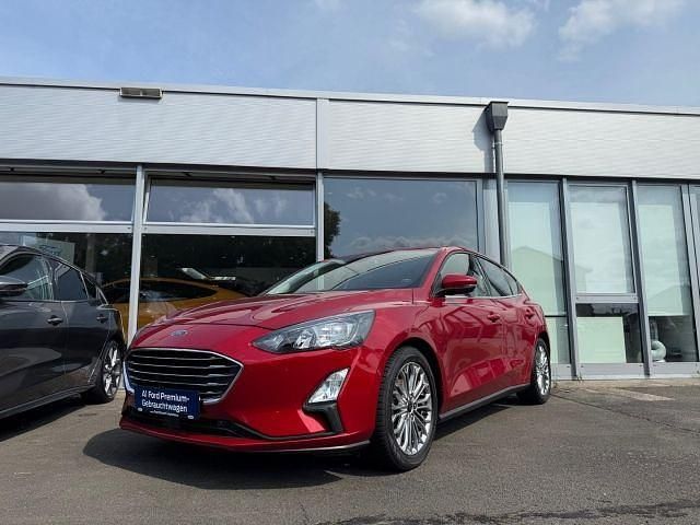Gebraucht Ford Focus Titanium 125 PS (91 kW) 2021 Rot Limousine
