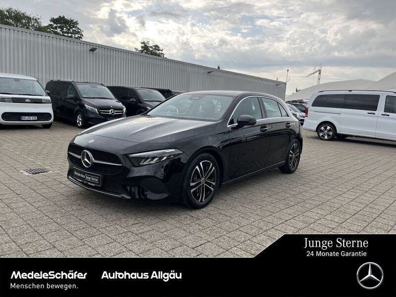 Unilack nachtschwarz Gebraucht 2024 Mercedes A180 Progressive Limousine | 29.660 € (Fairer Preis) - Bild 1/4