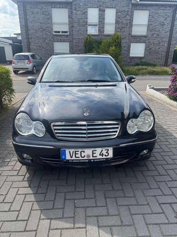 Schwarz Gebraucht 2005 Mercedes C220 Elegance Limousine | 2.300 € (Superpreis) - Bild 1/4