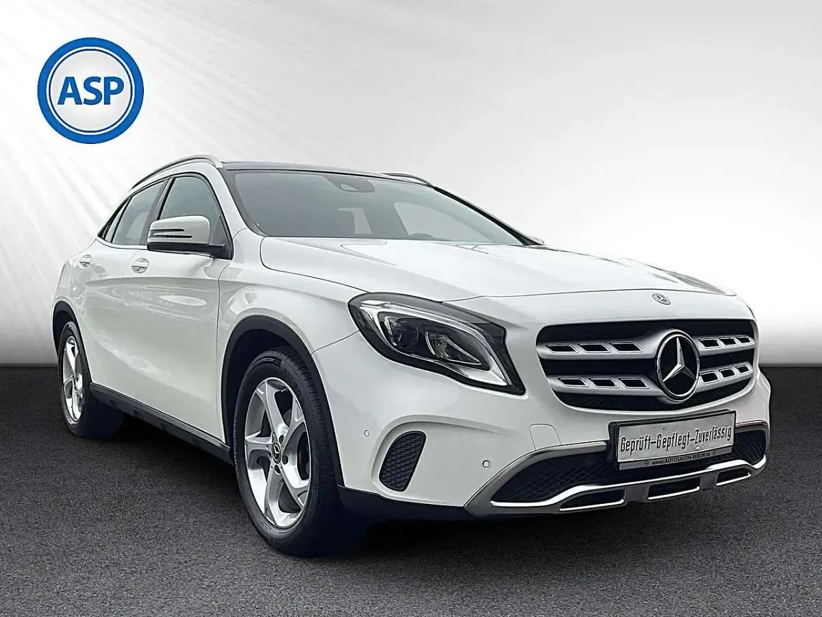 Gebraucht Mercedes GLA180 Urban 122 PS (89 kW) 2020 Weiß SUV