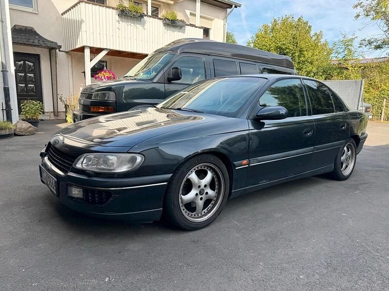 Schwarz Gebraucht 1999 Opel Omega Limousine | 1.999 € (Superpreis) - Bild 1/4