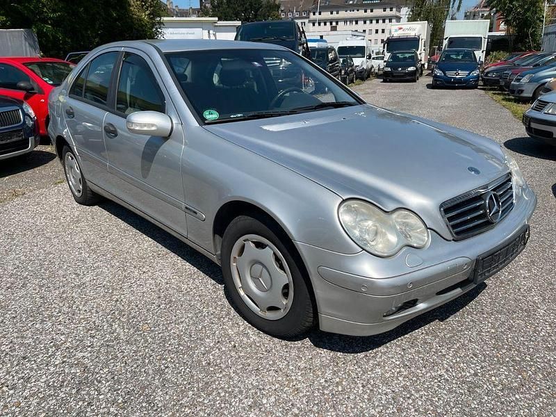Silber Gebraucht 2004 Mercedes C180 Limousine | 1.500 € (Superpreis) - Bild 1/4