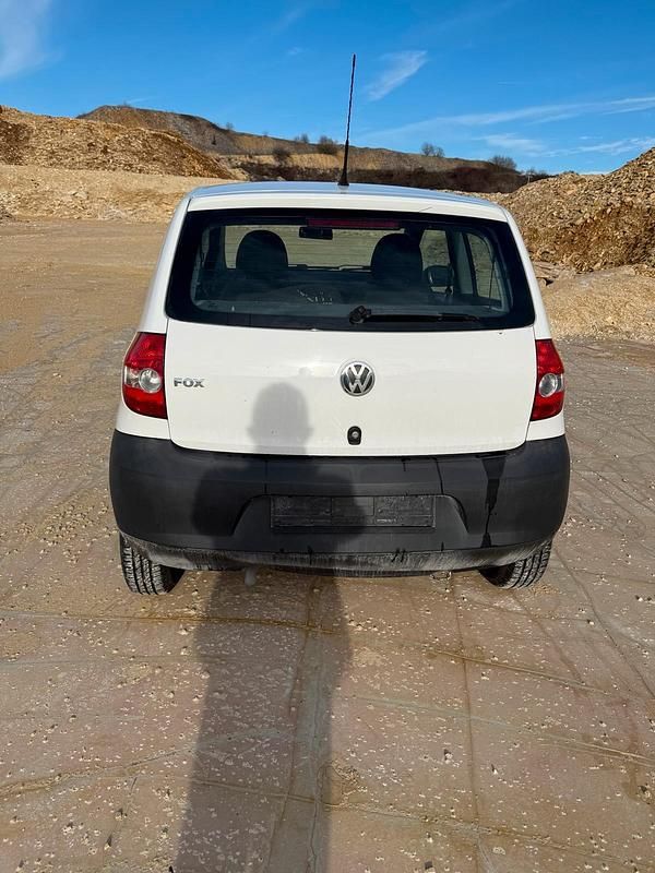 Gebraucht VW Fox 54 PS (39 kW) 2008 Weiß Kleinwagen