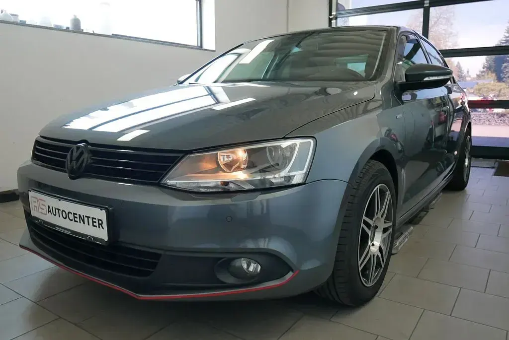Używany VW Jetta Match 122 KM (89 kW) 2012 Szary Sedan/Limuzyna