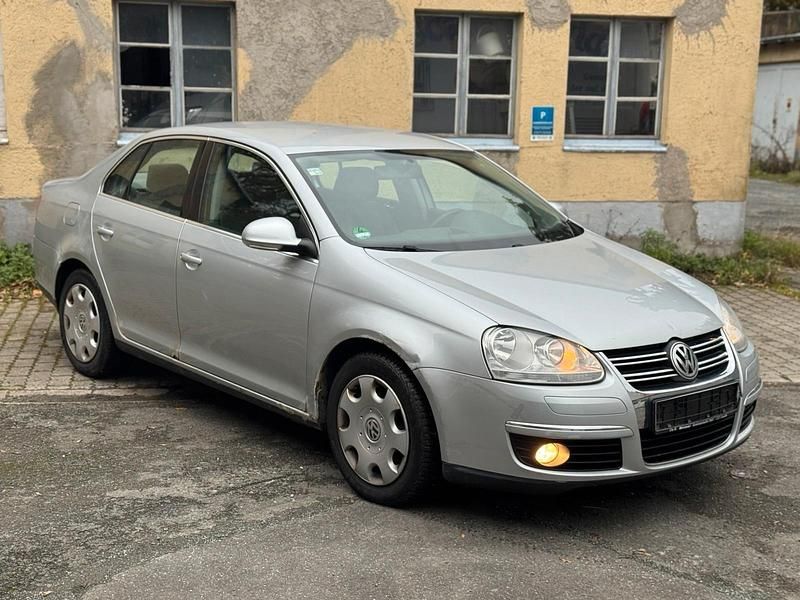 Grau Gebraucht 2006 VW Jetta Limousine | 1.500 € (Superpreis) - Bild 1/4