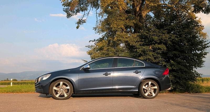 Gebraucht Volvo S60 R-Design 163 PS (119 kW) 2013 Blau Limousine