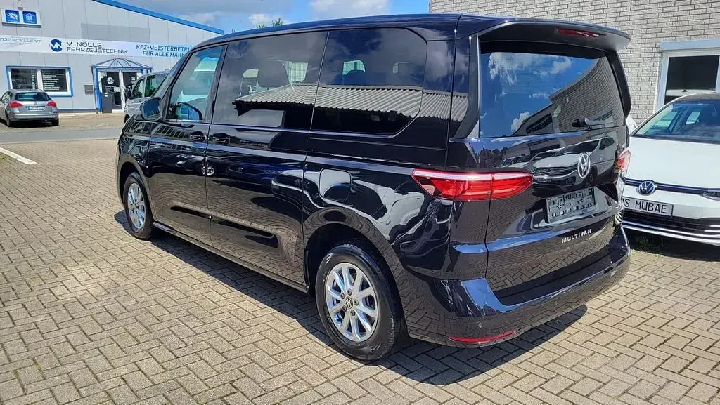 Gebraucht VW Multivan 150 PS (110 kW) 2023 Schwarz Van / Kleinbus
