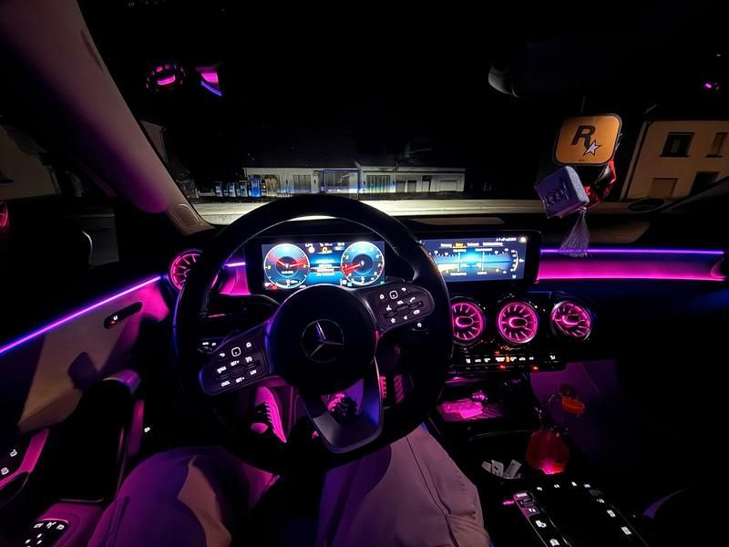 Gebraucht Mercedes A250 224 PS (164 kW) 2019 Weiß Limousine