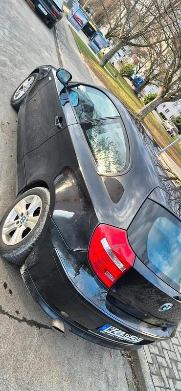 Gebraucht BMW 116 116 PS (85 kW) 2010 Schwarz Kleinwagen