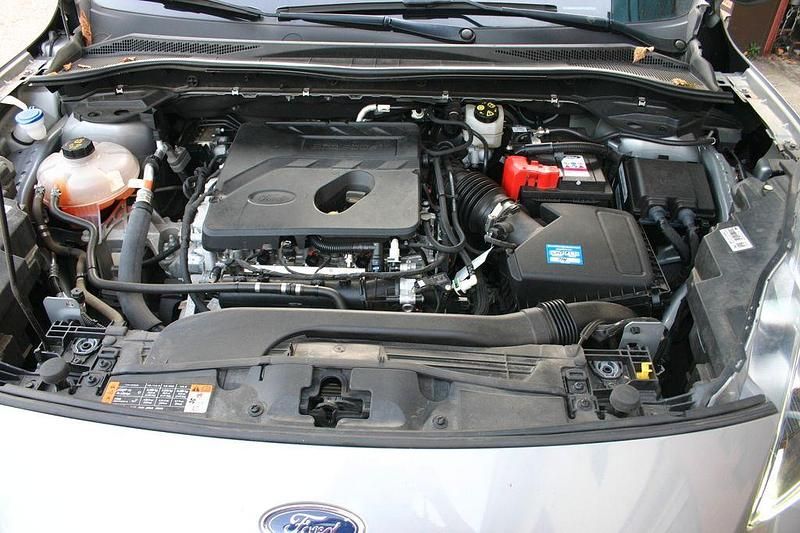 Grau Gebraucht 2021 Ford Kuga ST-Line X SUV | 20.500 € (Guter Preis) - Bild 1/4