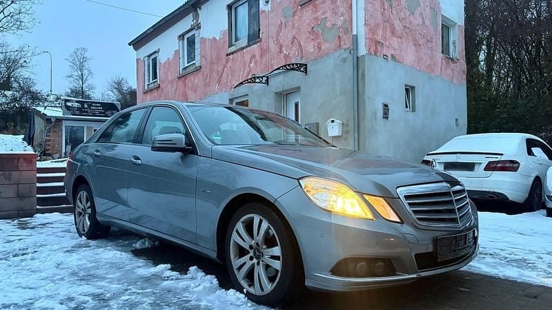 Gebraucht Mercedes E220 170 PS (125 kW) 2009 Grau Limousine