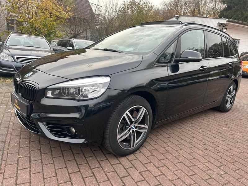 Schwarz Gebraucht 2017 BMW 220 Gran Tourer Sport Line Van / Kleinbus | 16.990 € (Guter Preis) - Bild 1/4