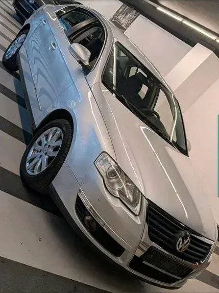 Second-hand VW Passat 95 CP (69 kW) 2008 Argintiu Berlinǎ