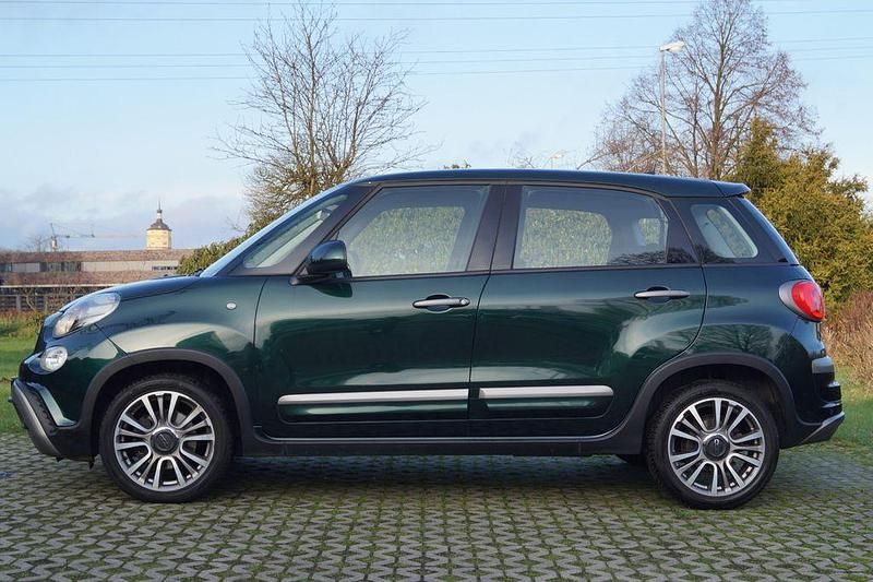 Grün Gebraucht 2018 Fiat 500L Cross Van / Kleinbus | 7.990 € (Fairer Preis) - Bild 1/4