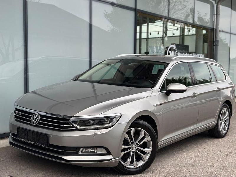 Silber Gebraucht 2016 VW Passat R-line Limousine | 11.900 € - Bild 1/4