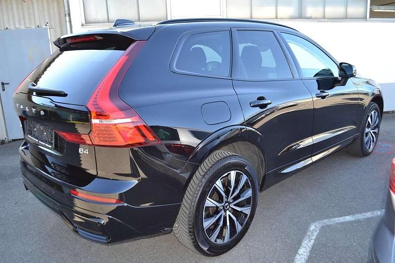 Gebraucht Volvo XC60 Plus 197 PS (144 kW) 2024 Schwarz metallic SUV