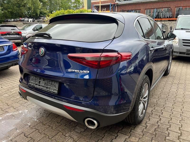 Gebraucht Alfa Romeo Stelvio 190 PS (139 kW) 2021 Blau SUV