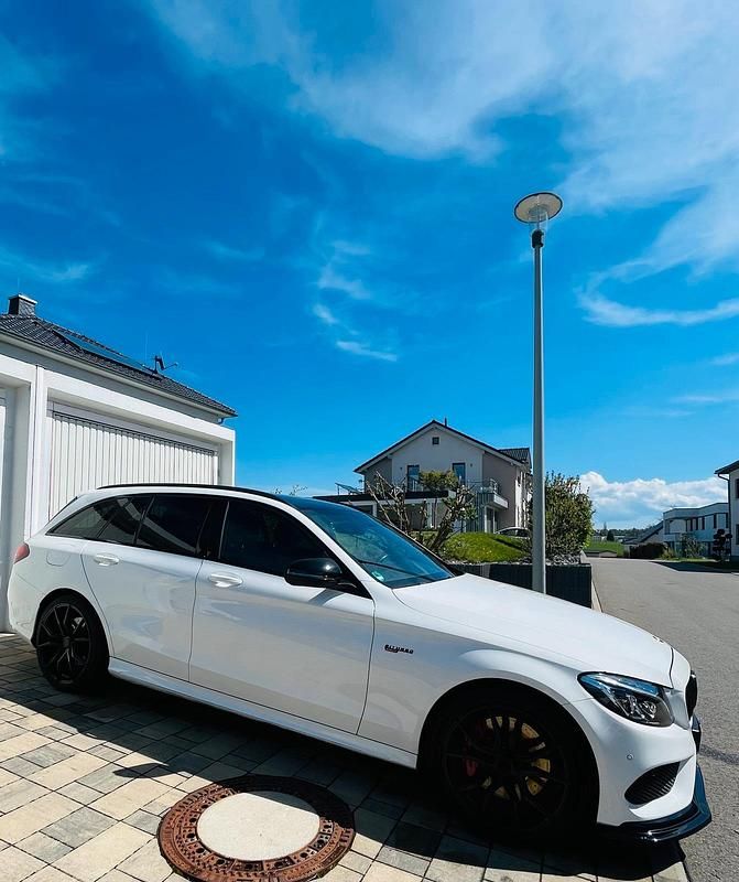 Weiß Gebraucht 2017 Mercedes C43 AMG AMG Kombi | 29.999 € (Guter Preis) - Bild 1/4