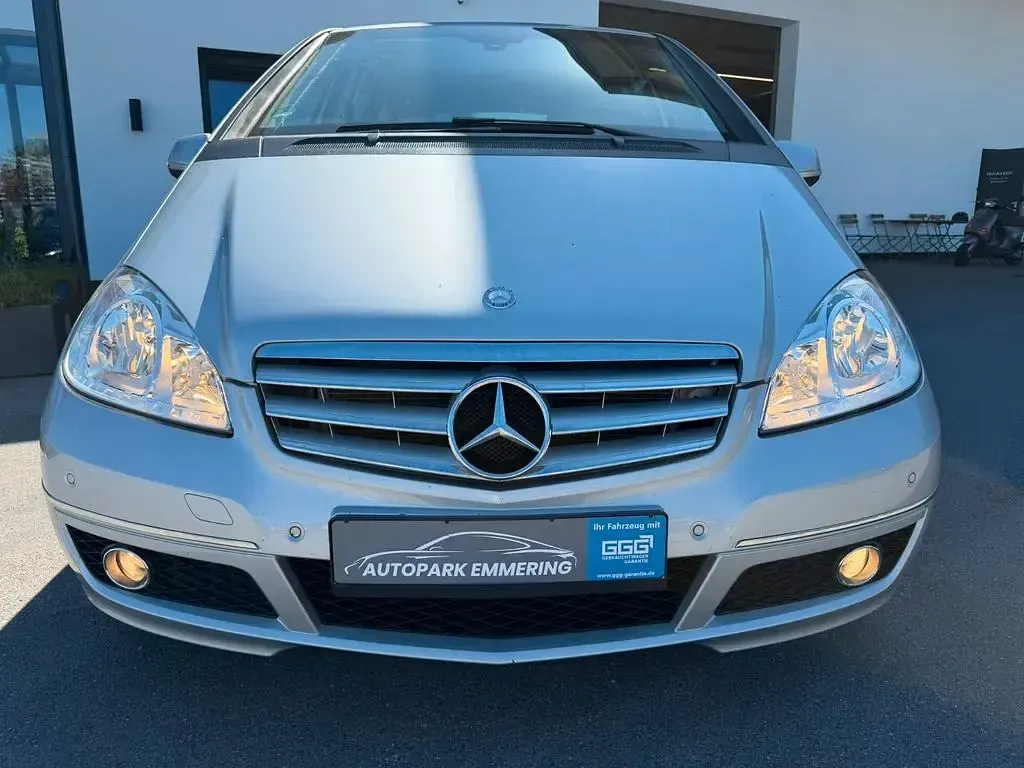Gebraucht Mercedes A180 116 PS (85 kW) 2010 Silber Limousine