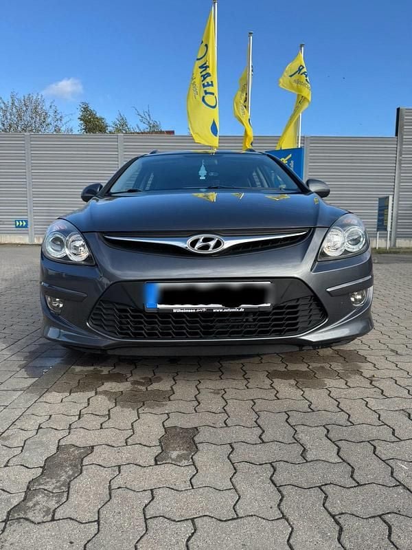 Grau Gebraucht 2010 Hyundai i30 Kombi | 4.000 € (Fairer Preis) - Bild 1/4