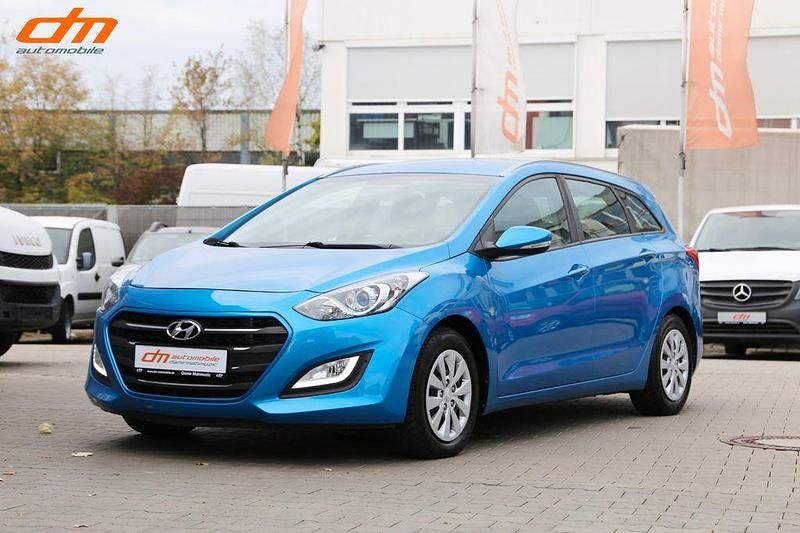 Blau Gebraucht 2017 Hyundai i30 Style Limousine | 9.900 € (Fairer Preis) - Bild 1/4