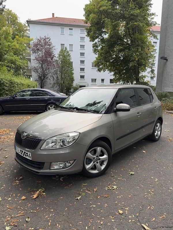 Beige Gebraucht 2010 Skoda Fabia Ambiente Kleinwagen | 5.350 € (Superpreis) - Bild 1/4