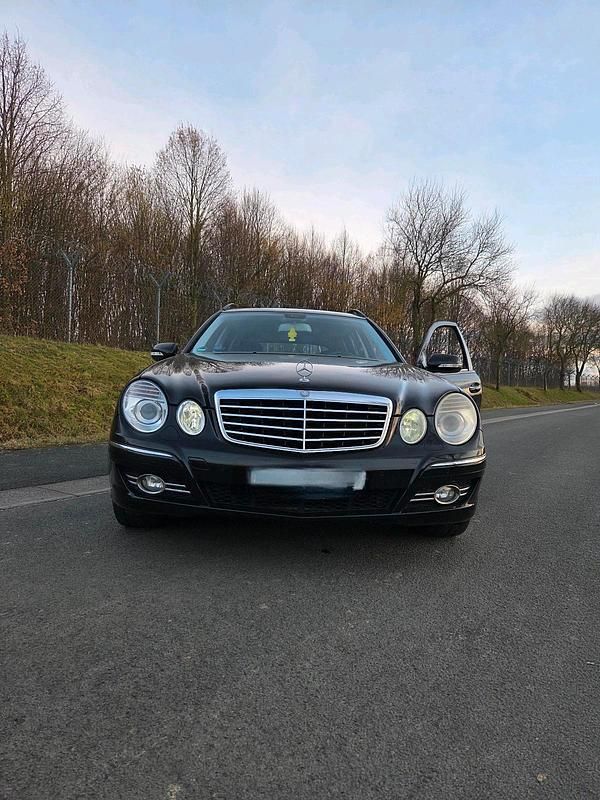 Usata Mercedes E200 184 CV (135 kW) 2007 Nero Station wagon