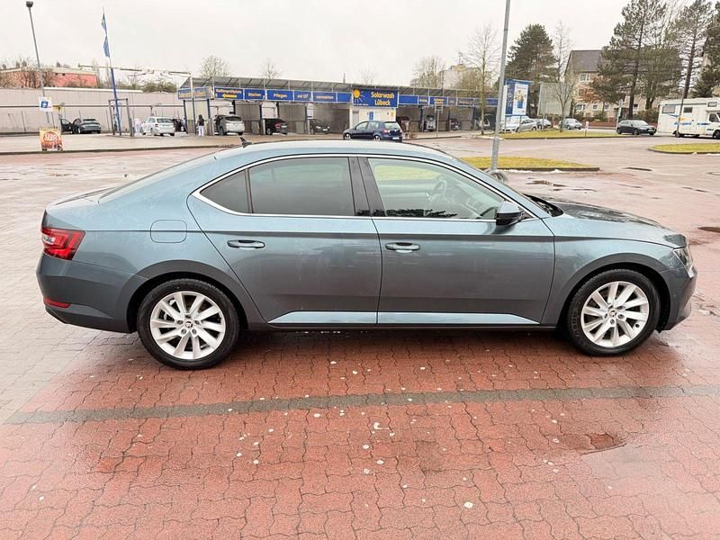 Gebraucht Skoda Superb Style 150 PS (110 kW) 2018 Grau Limousine