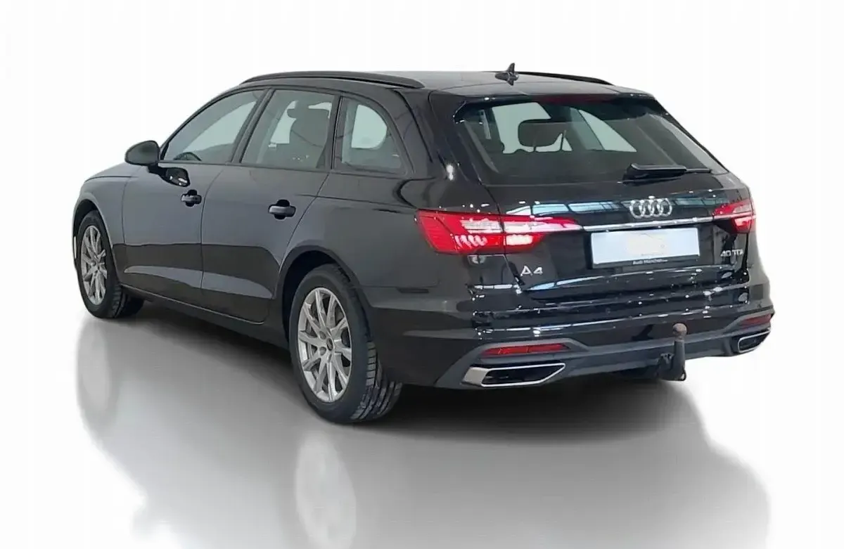 Gebraucht Audi A4 Basis 204 PS (150 kW) 2023 Mythosschwarz (metallic) Kombi