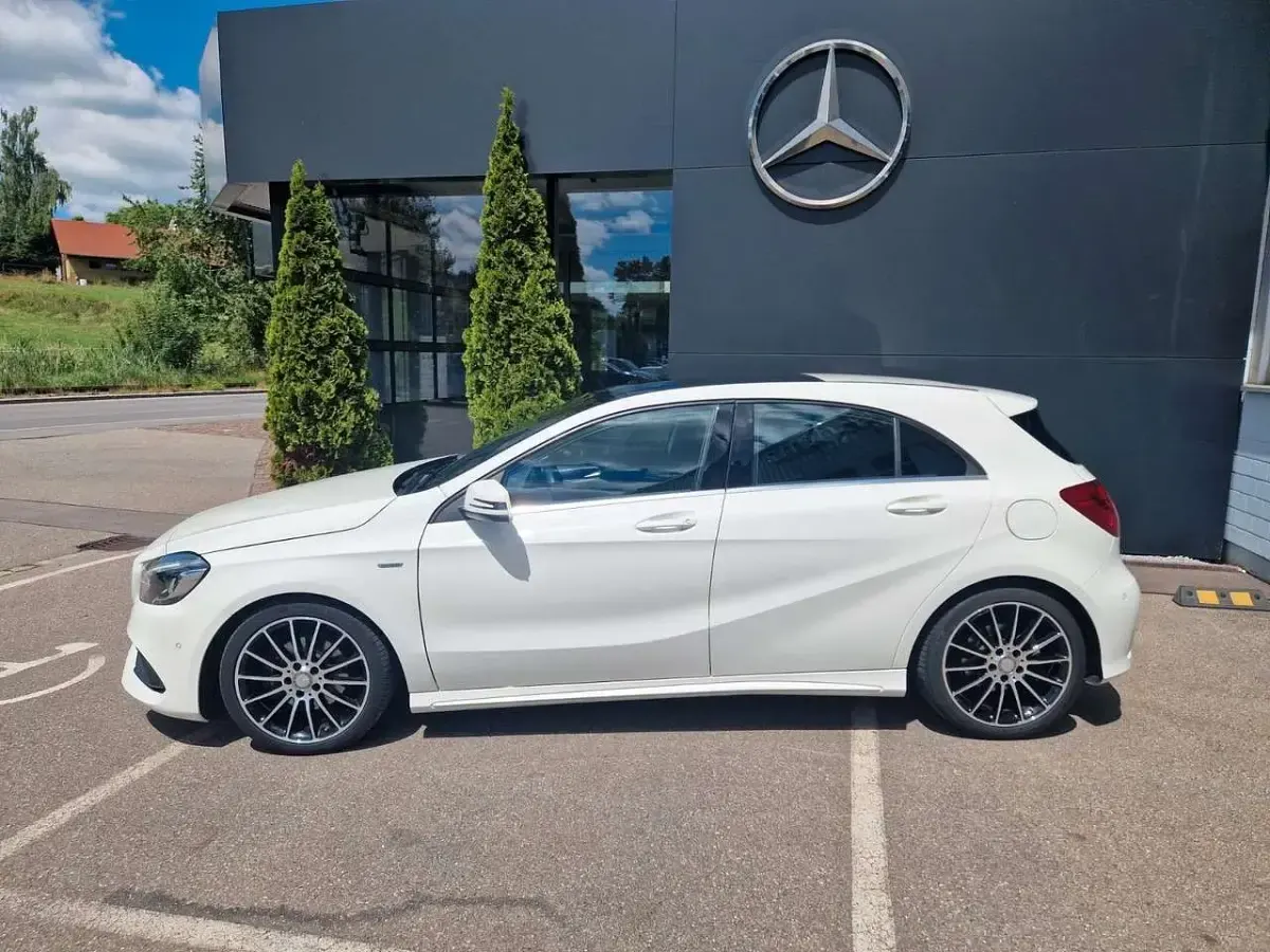 Gebraucht Mercedes A200 AMG 156 PS (114 kW) 2018 Weiß Limousine
