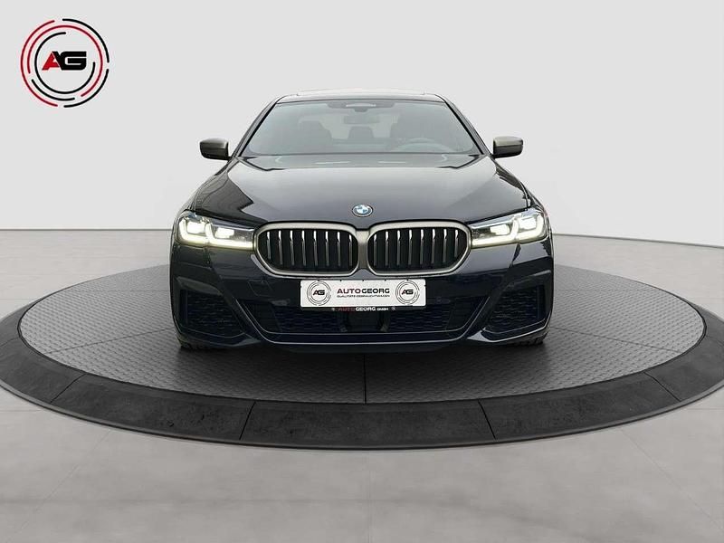 Gebraucht BMW 550 530 PS (389 kW) 2022 Carbonschwarz Limousine