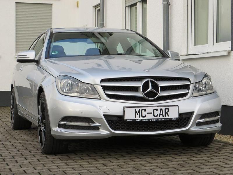 Gebraucht Mercedes C180 156 PS (114 kW) 2012 Silber Coupé