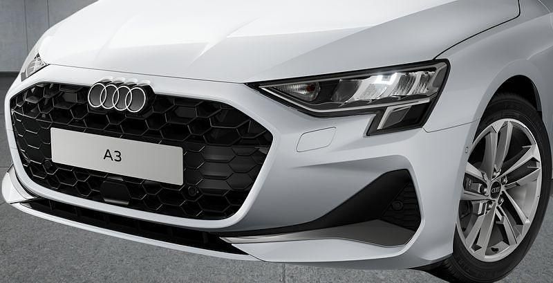 Weiß Gebraucht 2025 Audi A3 Sportback Kleinwagen | 31.699 € (Fairer Preis) - Bild 1/4