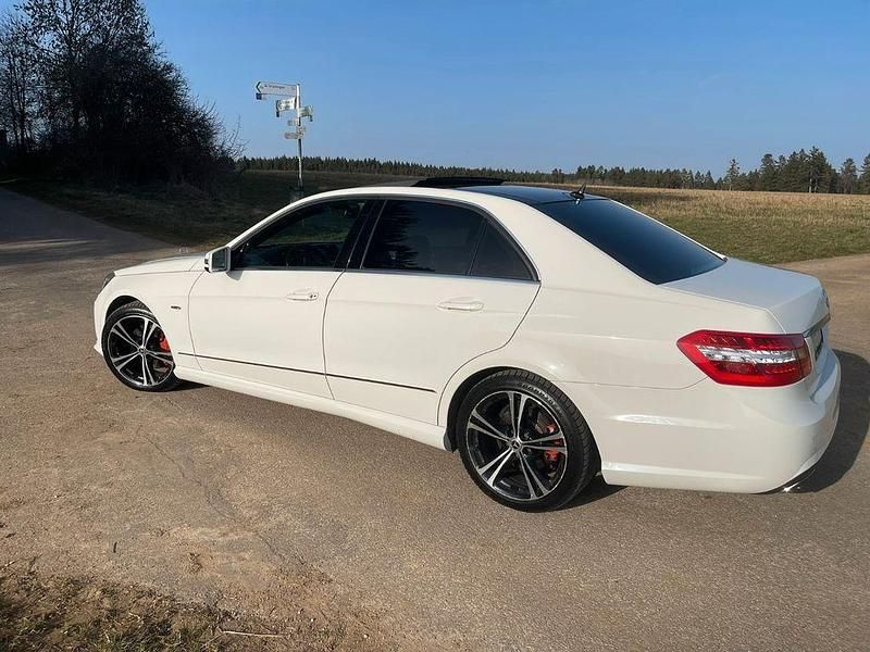 Gebraucht Mercedes E350 AMG 231 PS (169 kW) 2009 Weiß Limousine