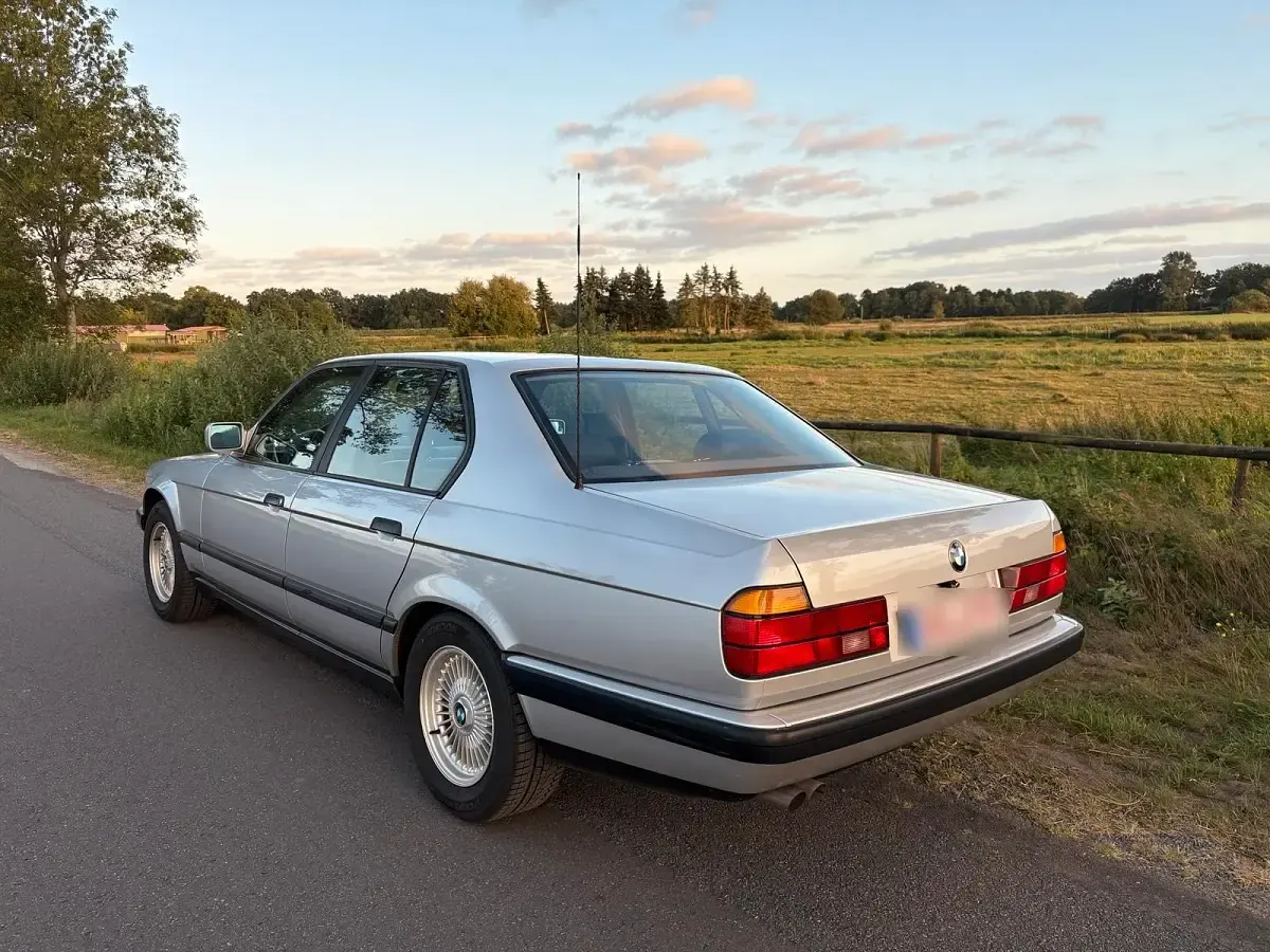 Gebraucht Mercedes 300 138 PS (101 kW) 1991 Silber Limousine