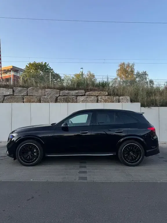 Gebraucht Mercedes GLC43 AMG AMG 421 PS (309 kW) 2024 Schwarz SUV