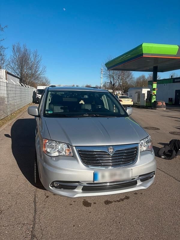 Gebraucht Lancia Voyager 2012 Silber Van / Kleinbus