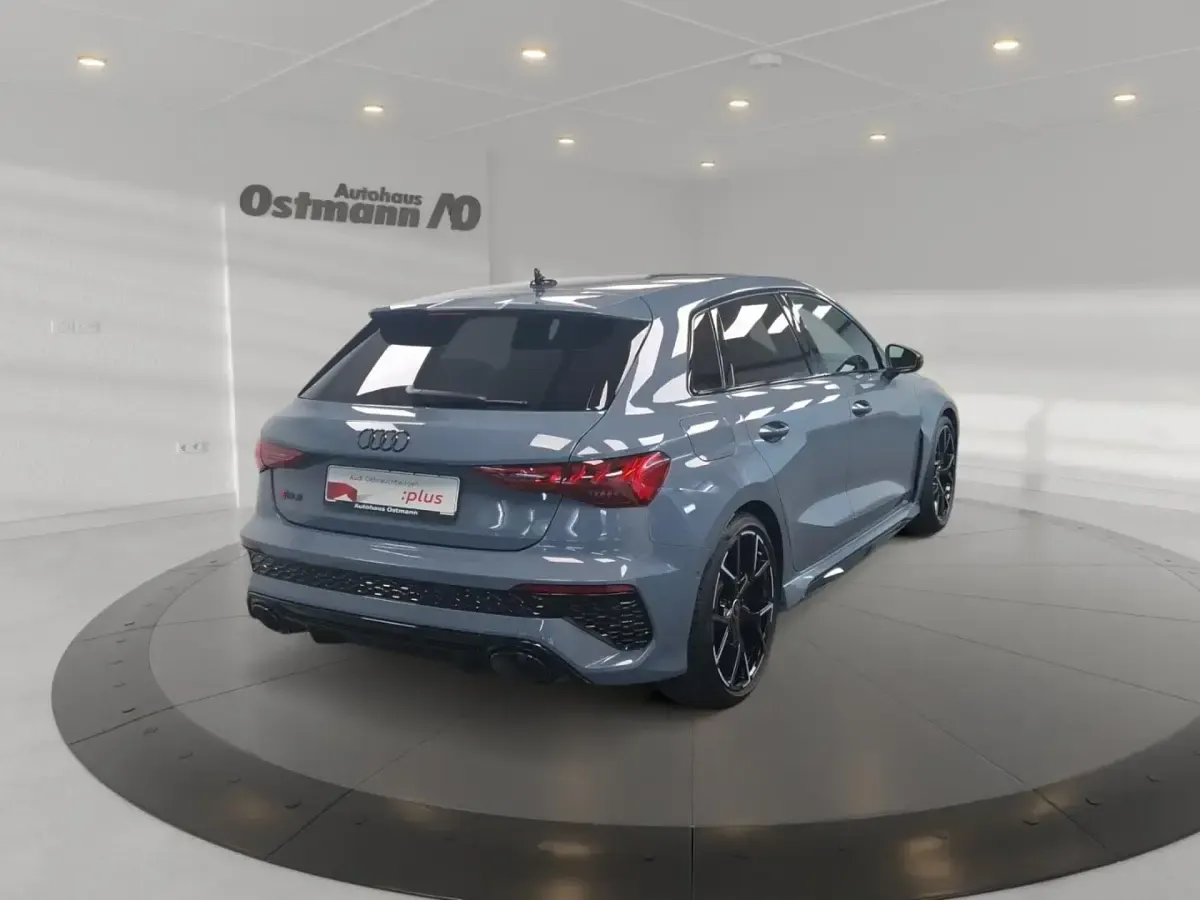 Gebraucht Audi RS3 Sportback Ambiente 400 PS (294 kW) 2024 Kemoragrau metallic Kleinwagen