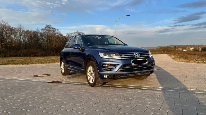 Blau Gebraucht 2016 VW Touareg R-line SUV | 30.500 € (Etwas zu teuer) - Bild 1/4