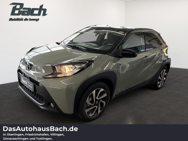 Urban khaki / black Gebraucht 2025 Toyota Aygo Kleinwagen | 19.290 € (Teuer) - Bild 1/4