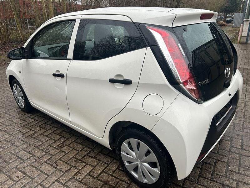 Gebraucht Toyota Aygo 69 PS (50 kW) 2017 Weiß Kleinwagen