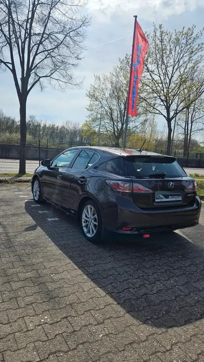 Gebraucht Lexus CT200h 2013 Braun Kombi
