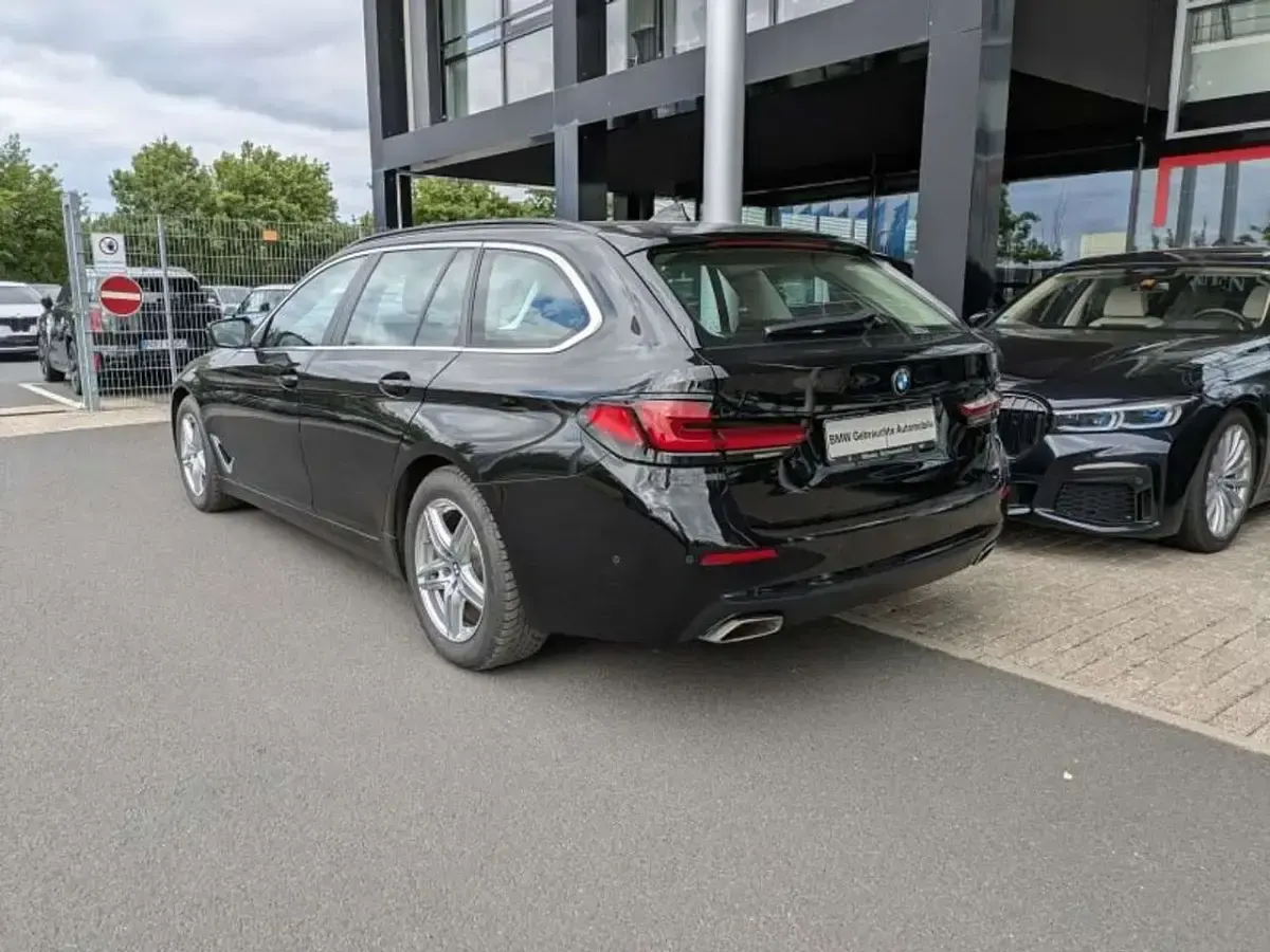 Gebraucht BMW 520 190 PS (139 kW) 2022 Schwarz Kombi