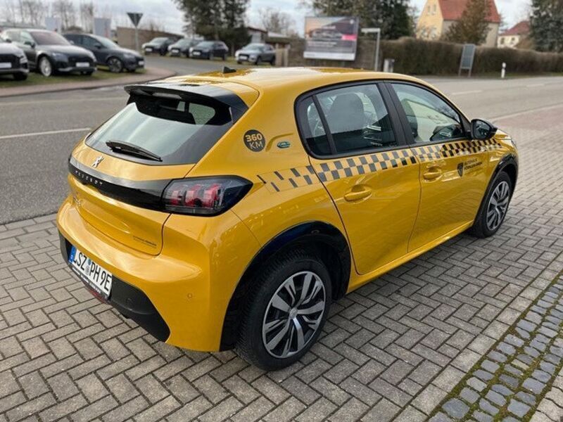 Gebraucht Peugeot e-208 Active 100 kW (136 PS) 2023 Faro gelb Kleinwagen