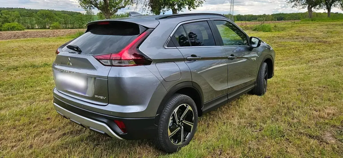 Usado Mitsubishi Eclipse Cross Plus 188 CV (138 kW) 2022 Gris SUV