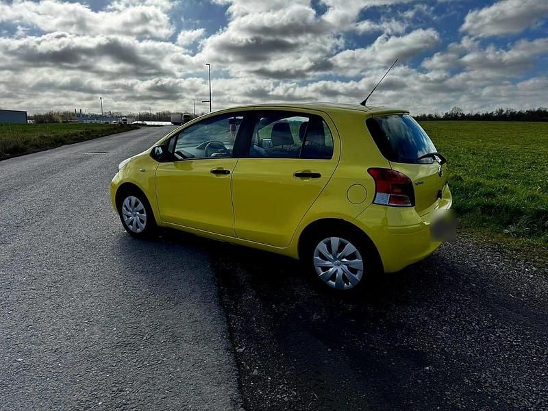 Gebraucht Toyota Yaris 69 PS (50 kW) 2009 Gelb Kleinwagen
