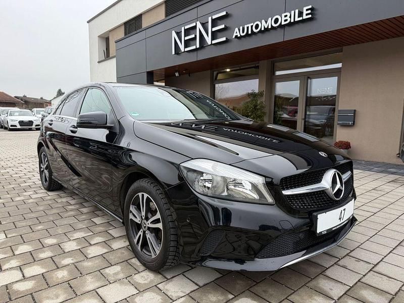 Schwarz Gebraucht 2018 Mercedes A180 Urban Limousine | 15.990 € (Fairer Preis) - Bild 1/4