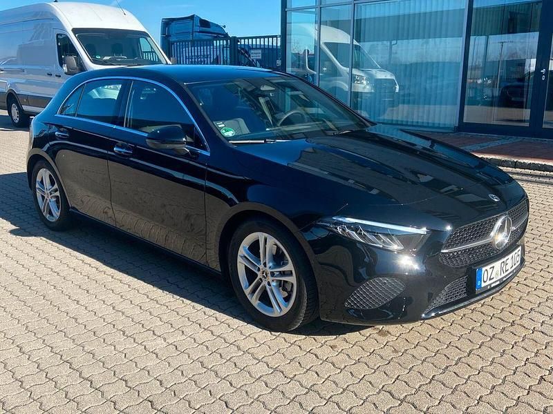 Gebraucht Mercedes A200 Progressive 163 PS (119 kW) 2026 Schwarz Limousine