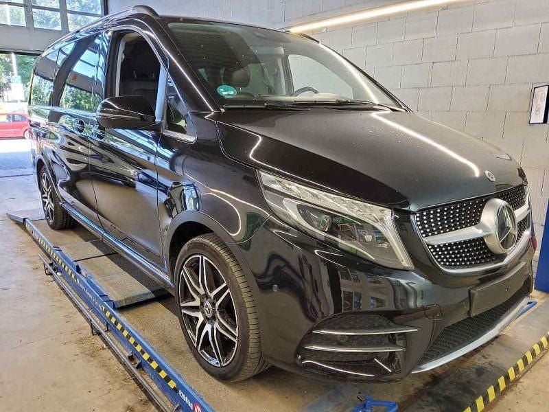 Schwarz Gebraucht 2020 Mercedes V300 AMG line Van / Kleinbus | 52.999 € (Etwas zu teuer) - Bild 1/4