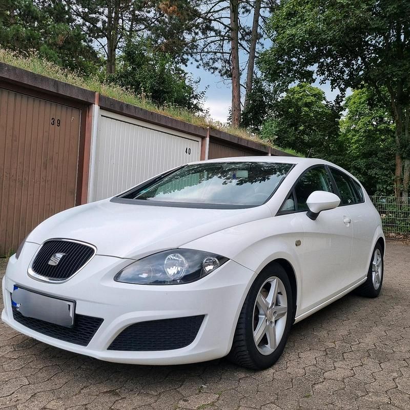 Weiß Gebraucht 2010 Seat Leon Limousine | 1.600 € (Fairer Preis) - Bild 1/4